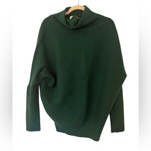 Bluivy Comfy Pullover Sweater in Deep Green Size M/L